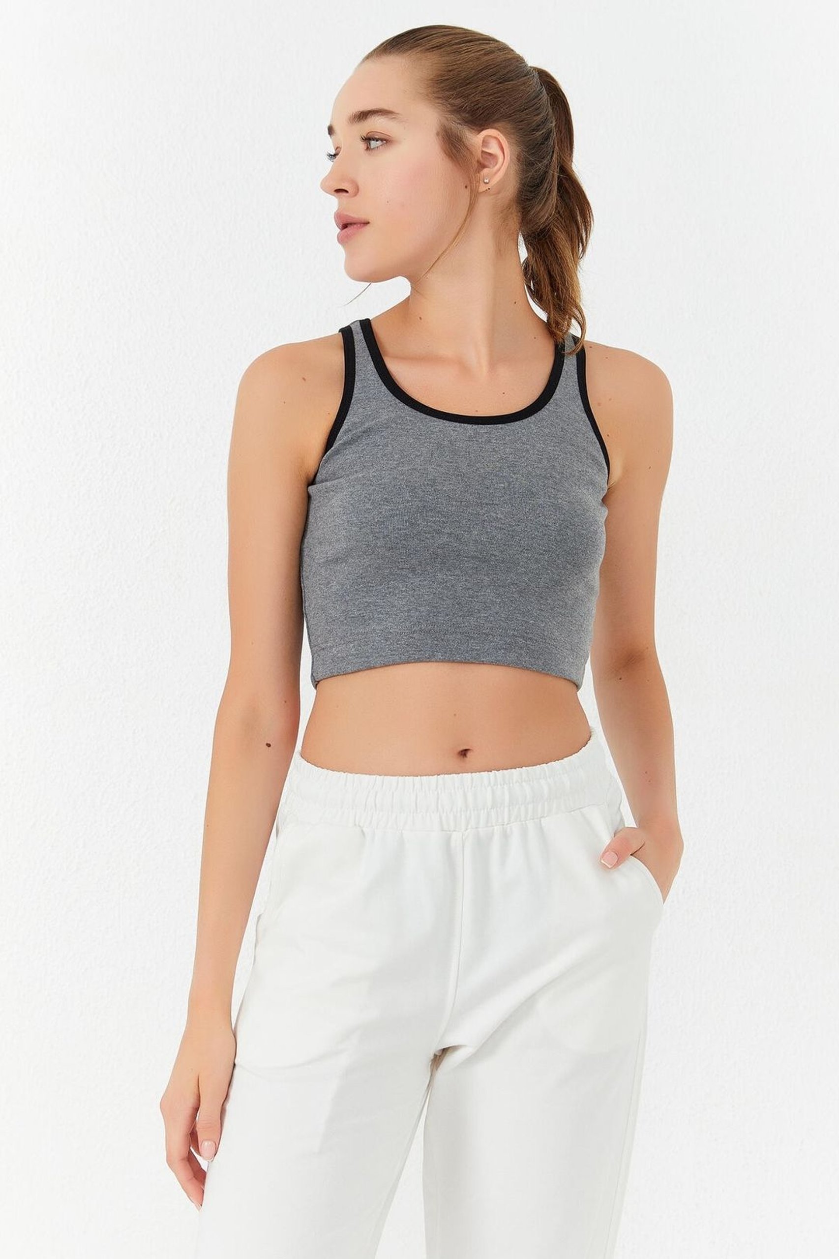 Grijs