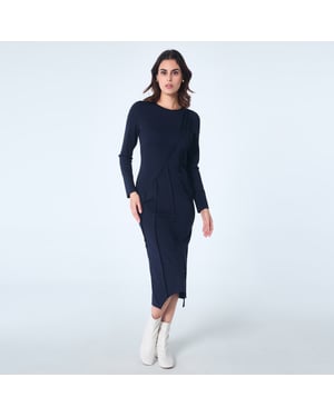 Jurk met asymmetrische structuurlijnen