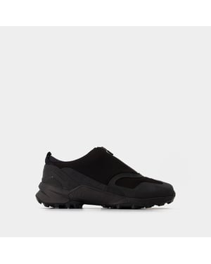 Swift R3 GTX Sneakers in Zwart Stof