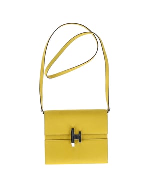 Hermès Cinhetic To Go Schoudertas in Geel Leer