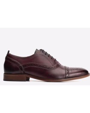 Base London Cast Washed Leren Herenschoenen In Donkerrood Met Brogue-Details