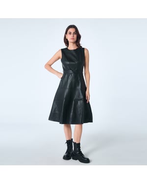 Fit-and-flare PU mouwloos jurkje