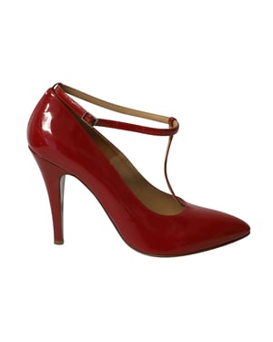 Maison Martin Margiela Puntneus met T-band in Rood Gepatineerd Leer