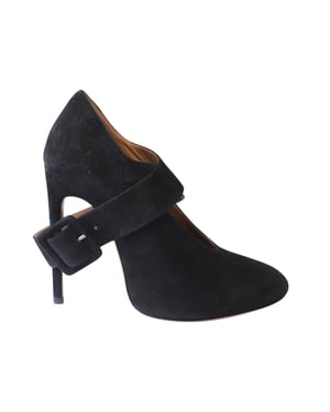 Alaia Cross Strap Pumps in Zwart Suède