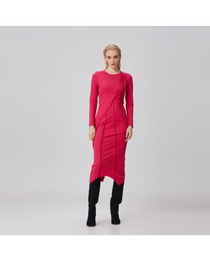 Jurk met asymmetrische structuurlijnen