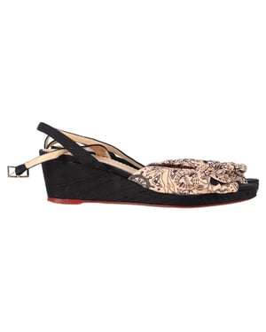 Charlotte Olympia Geprinte Boog Wedge Sandalen in Perzik Satijn