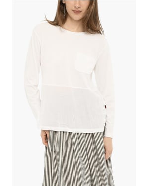 T-shirt met ronde hals, borstzak en zijsplit in wit