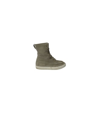 Common Projects Tournament High Top Shearling Sneakers in Grijs Suède