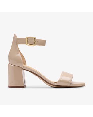 Ezoria Mae Patent Sandalen in Sandkleur