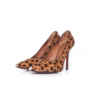 Givenchy luipaardprint ponyskin pumps.