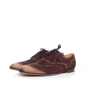 Gucci Suede wingtip derby met lichte neuzen.