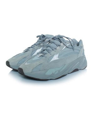 Yeezy Boost 700 V2 ziekenhuisblauw