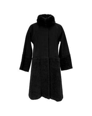 Max Mara Studio Shear-Accent Verborgen-Knoopjas in Zwarte Wol