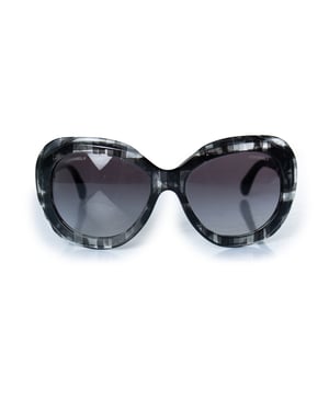 Chanel, Grijze oversized zonnebril