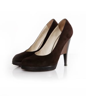 Yves Saint Laurent, suède pump met architectonische hak