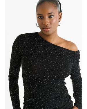 Top met schuine halslijn en zwarte diamantjes