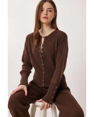 Geribbeld Brei Co-Ord Set met Knopen Sluiting