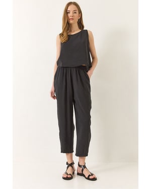 Mouwloze Crewneck Blouse en Carrof Fit Broek Set