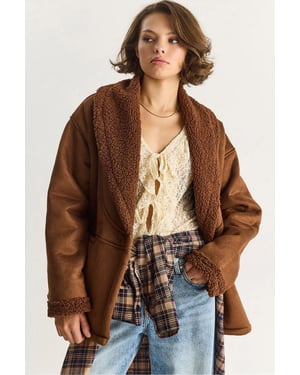 Vaas met Faux Fur en Knopen