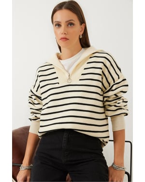 Gestreepte Boxy Crop Trui met Ritskraag