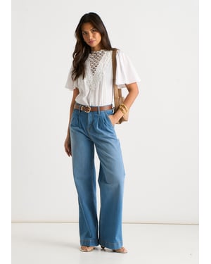 Blauwe jeans met plooien en wijde pijpen