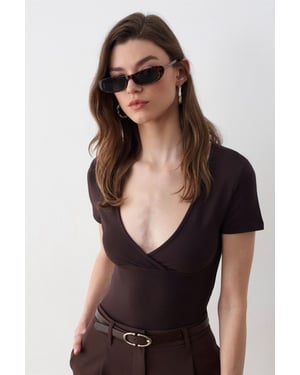 Getailleerde V-hals T-shirt met korte mouwen