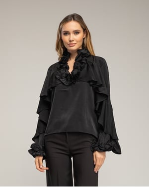 Blouse met print, ajoursteek op de borst, een kraag met ruches en batist-details