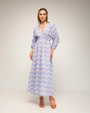 Geprinte jurk met elastische taille, V-hals en V-rug en vetersluiting