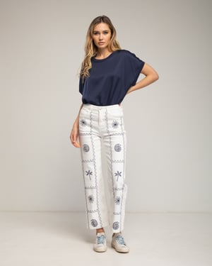 Straight fit jeans met geometrische patronen, schelpen en palmbomen.