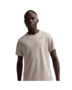 Nike Heren T-shirt Miler met Swoosh en reflecterende details (Maan)