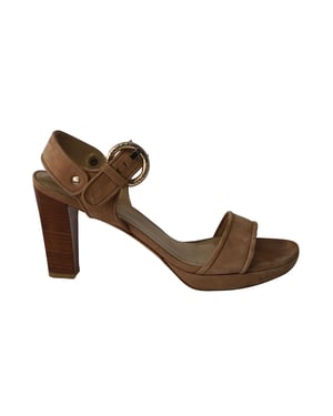Stuart Weitzman Open-Toe Strappy Blokhakken in Bruin Suède