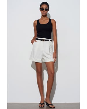 Hoog-geprisde Gestreepte Crepe Tailored Shorts