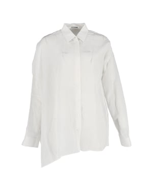 Asymmetrisch overhemd met knoopsluiting van Jil Sander in wit linnen.
