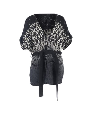Gebreid vest met ceintuur van Stella McCartney in zwart en grijs wol.