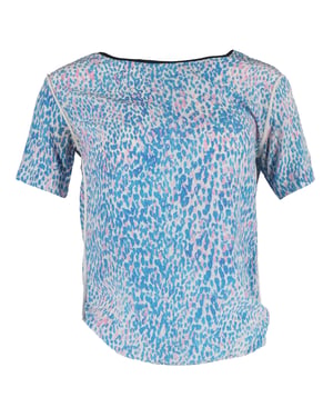 Sandro T-shirt met luipaardprint in blauwe zijde
