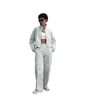 Nike Geweven joggingbroeken voor dames van NSW (Lichtzilver/Wit)