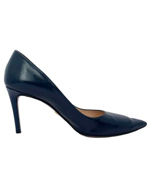 Prada Pumps met Spitse Neuzen in Marineblauw Lakleer