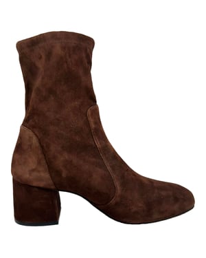 Stuart Weitzman Sleek 60 Enkellaarsjes in Bruin Suède