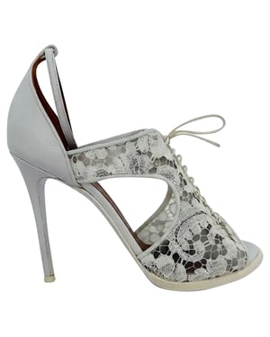 Givenchy Kantpatroon Hoge Hakken in Wit