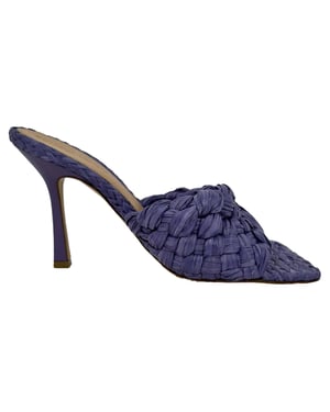 Bottega Veneta Intrecciato Weave Stiletto in Paarse Raffia