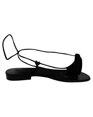 Magda Butrym platte sandalen met bloemenapplicaties in zwart leer