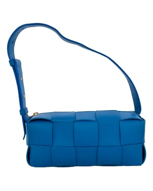 Bottega Veneta Small Brick Cassette schoudertas in blauw lamsleer
