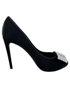 Louis Vuitton pumps met open neus en kristallen versiering in zwart satijn