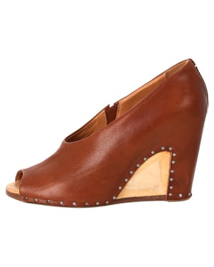 Maison Margiela Geopende Teenzool Piped Wedge in Tan Leer