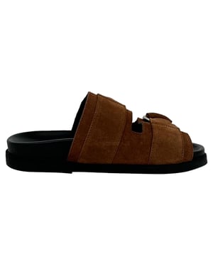 Ganni slippers met dubbele bandjes in bruin suède