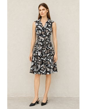 Trenchjurk met abstracte print en riem