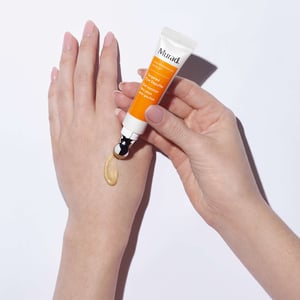 Murad Targeted Eye Depuffer Serum voor het verminderen van wallen en het verstevigen van de huid.