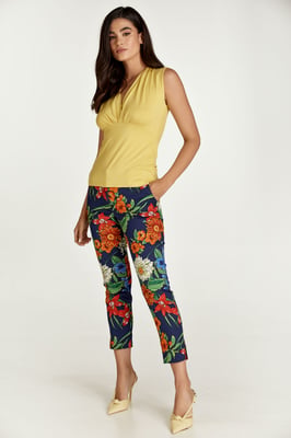 Bloemetjesbroek in rood, blauw en groen