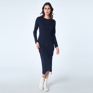 Jurk met asymmetrische structuurlijnen