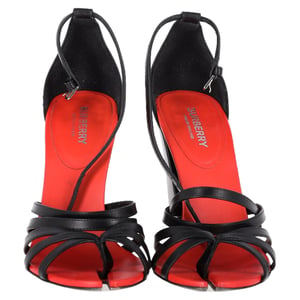 Burberry Hove Chunky Heel Tanga Sandalen in Zwart Koeienleer